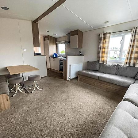Superb 6 Berth Caravan At St Osyth Beach, Near Clacton-On-Sea Ref 28008Mc Экстерьер фото